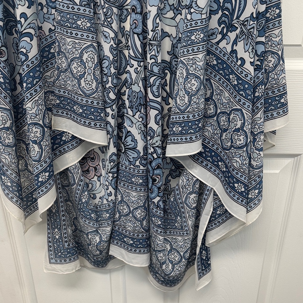 Floral Patterned kimono - Picture 3 of 3